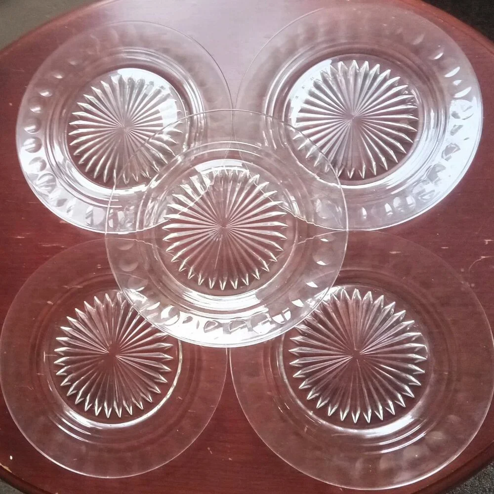 Clear Glass / Crystal Type 8.5" Plates - Set Of 5 - Beautiful Design - Picture 1 of 4